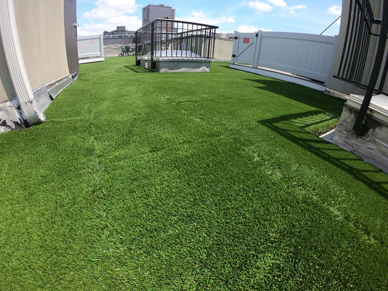 Rooftop Patio with Turf-Top Tiles preview 7